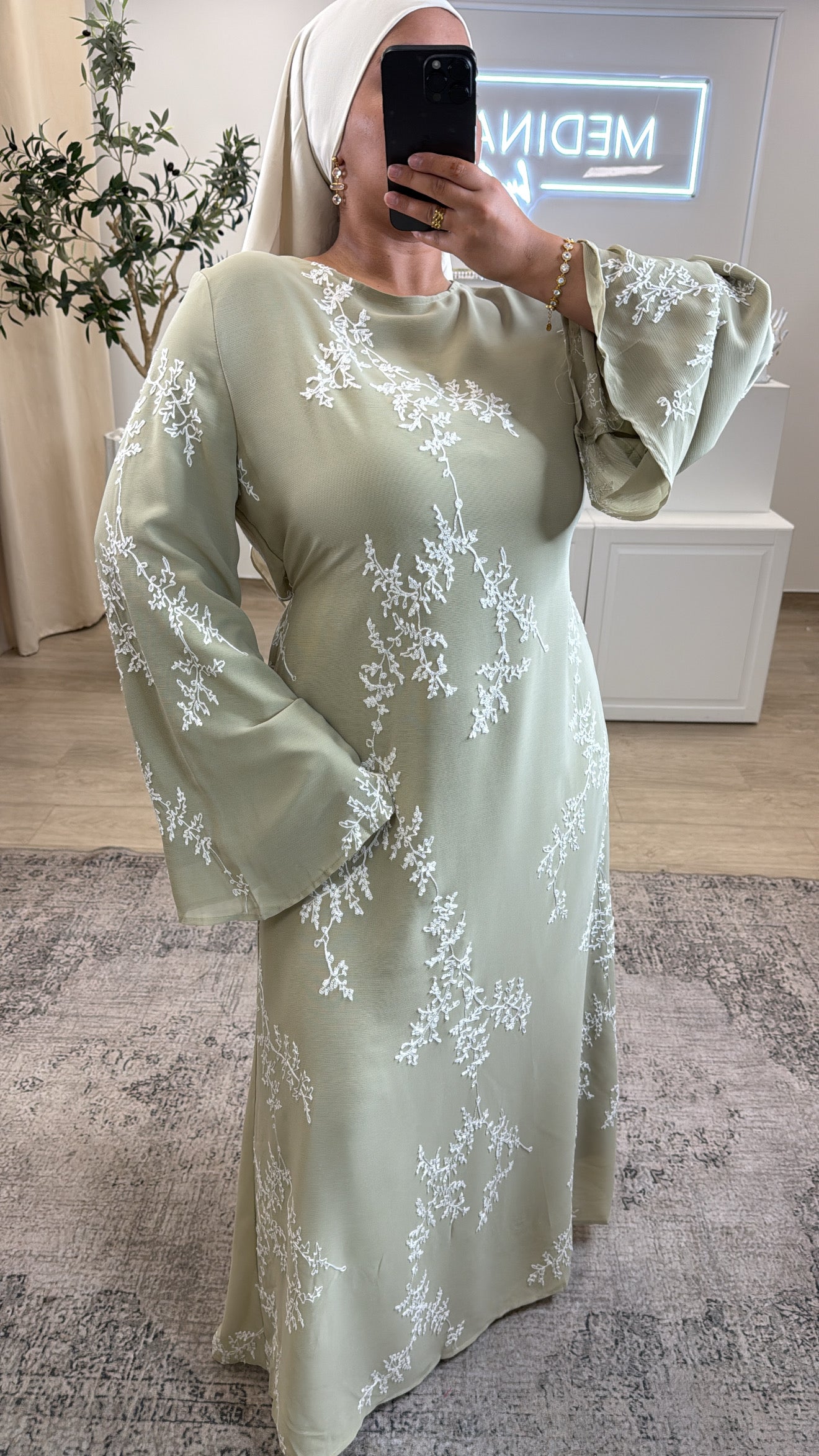 ROBE BRODÉ À FLEUR [ vert d’eau ]