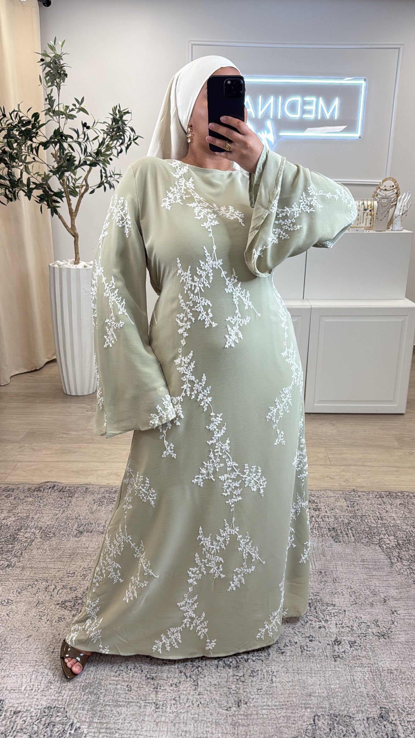 ROBE BRODÉ À FLEUR [ vert d’eau ]